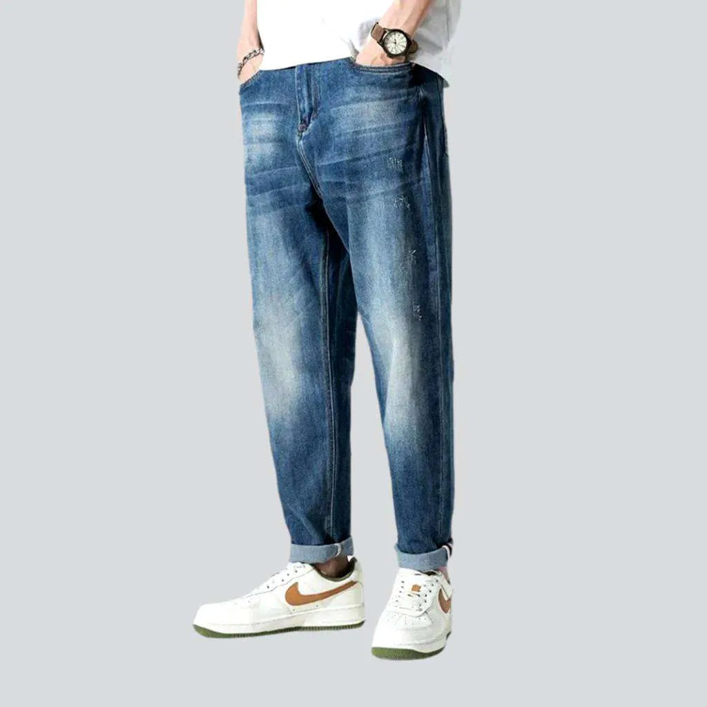 Cropped Jeans for Summer Look -Men's medium-wash jeans