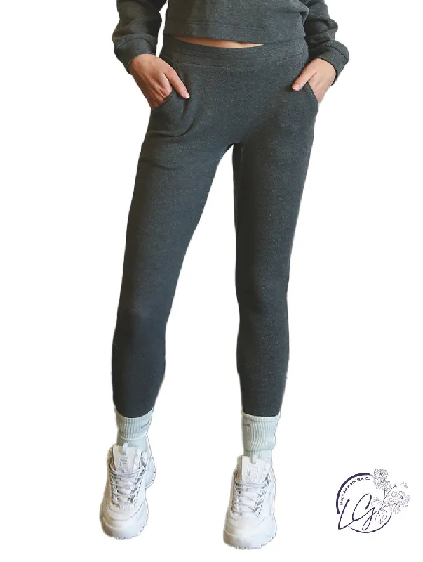 Luxury tight trousers for women with fine fabric and elegant tailoring -Easy & Cozy Leggings