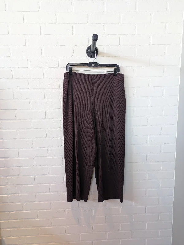 Pleated trousers pants for sophisticated gentleman charm -Pants Cropped By Eileen Fisher  Size: 8