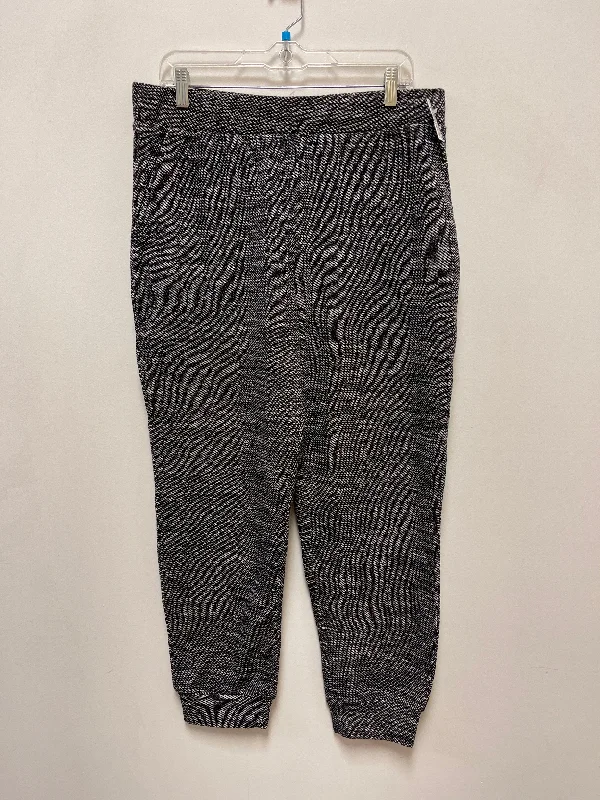 Bold plaid pants for eye-catching style choices -Pants Lounge By Logo In Black & White, Size: 10