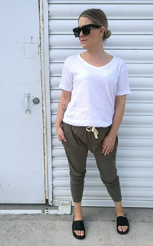 Vintage-inspired tight trousers for women with buttoned waist and retro charm -Silent Theory Fluid Pants Olive