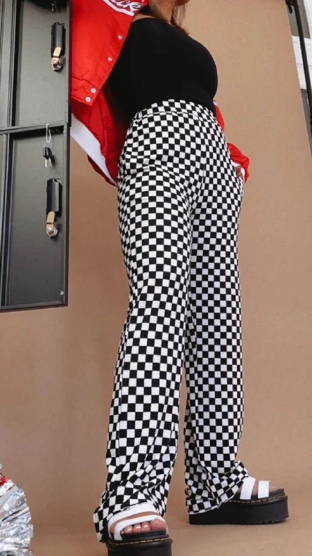 Stylish tight trousers for men with tapered leg and contemporary look -ECB Exclusive : Kickin' It Checkered Pant, White/Black