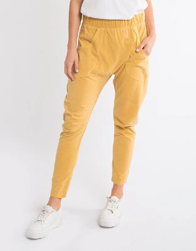 Tight trousers for women with pockets and slim silhouette for practical fashion -Elm Weekender Pants Yellow